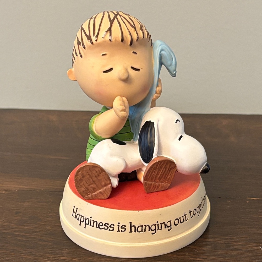 Peanuts Linus and Snoopy Hallmark “Happiness is hanging out together” loyalty